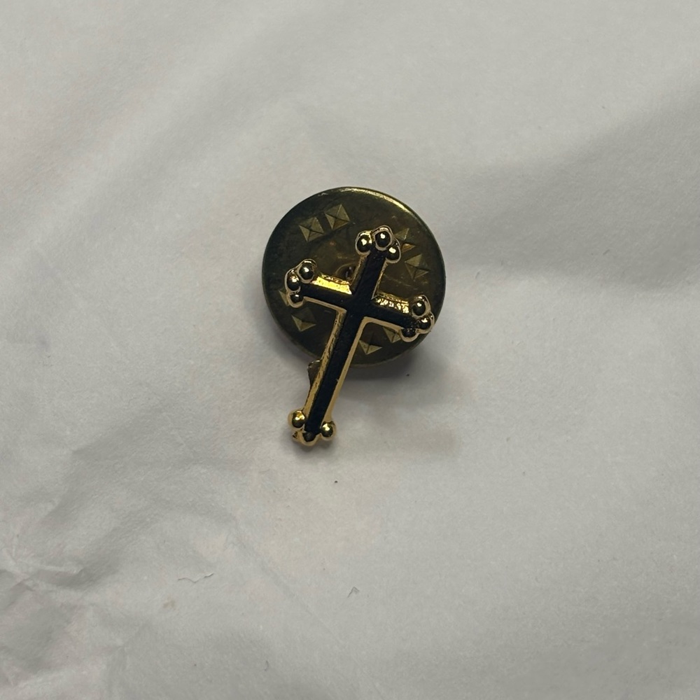 Vintage religious Jesus 80s  Gold Tone Cross Lapel Pin Brooch Antique church god